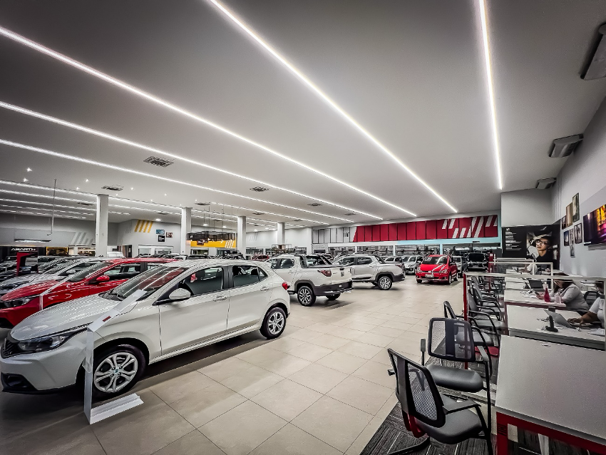 Concessionária FIAT — salão amplo