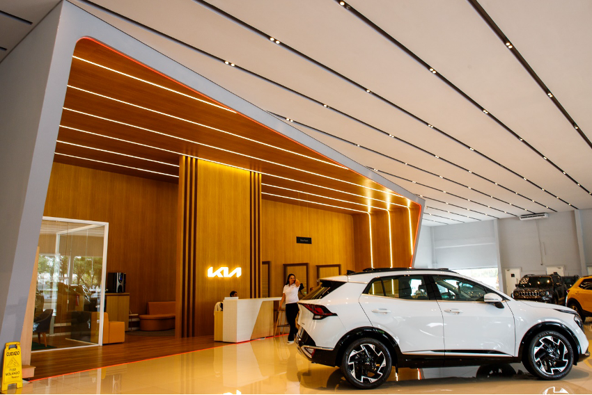 KIA — recepção iluminada